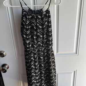 NWT Black & White Woven Sleeveless Dress. Size Large